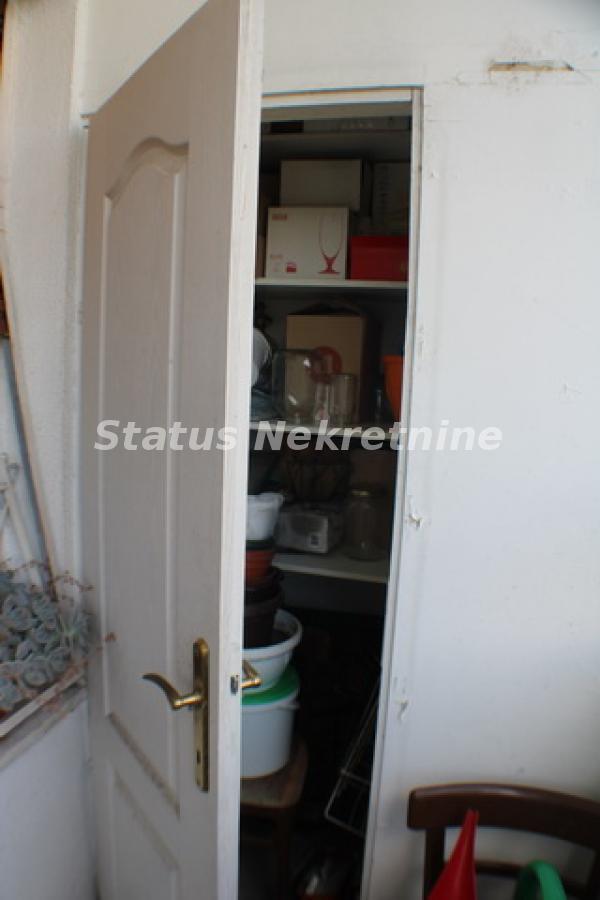 Dvoiposoban stan na prodaju, Grbavica, Novi Sad, 77m², 195.700 €