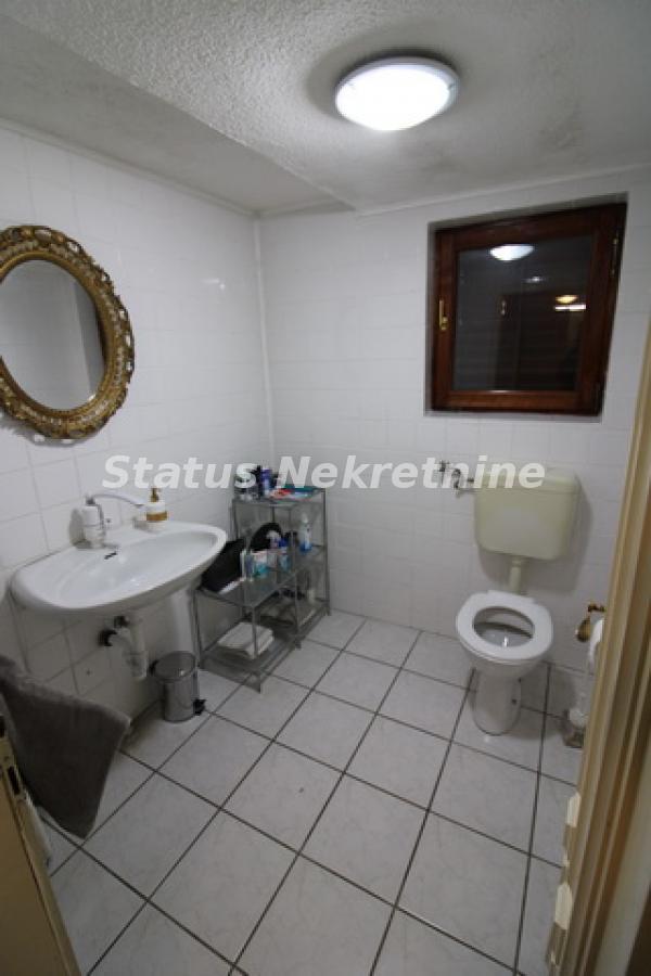 Kuća na prodaju, Sremska Mitrovica, 416m², 380.000 €