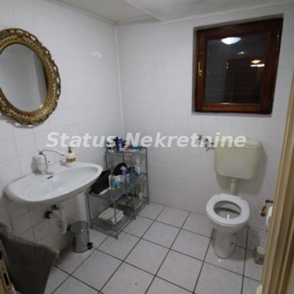 Kuća na prodaju, Sremska Mitrovica, 416m², 380.000 €