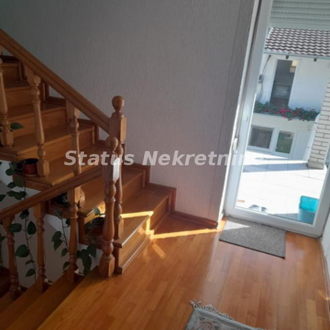 Četvorosoban stan na prodaju, Lipov Gaj, Novi Sad, 160m², 217.500 €