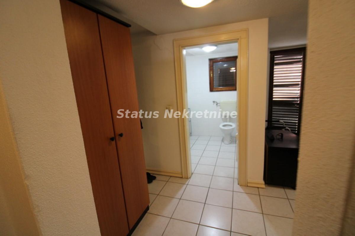 Kuća na prodaju, Sremska Mitrovica, 416m², 380.000 €