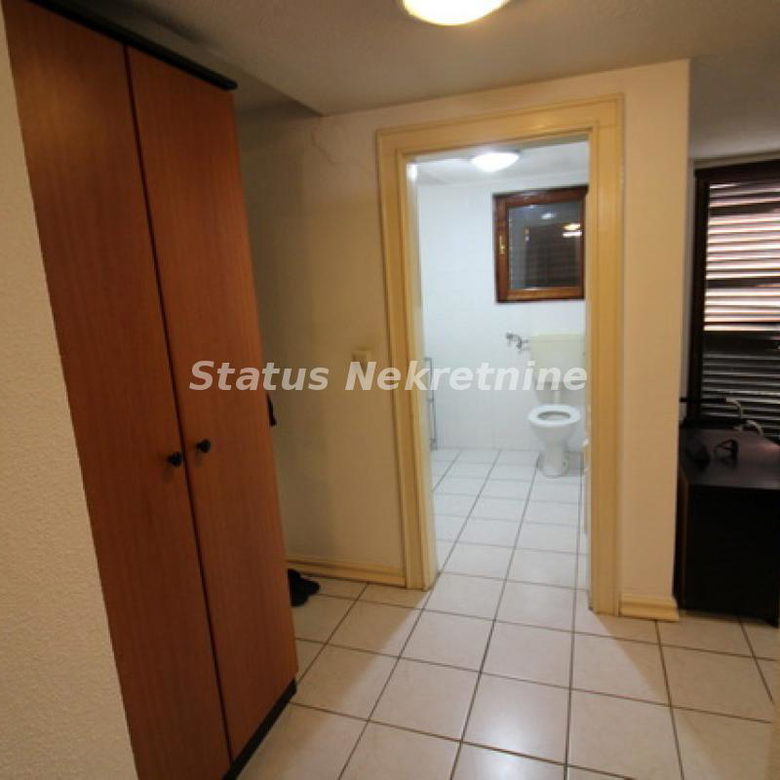 Kuća na prodaju, Sremska Mitrovica, 416m², 380.000 €
