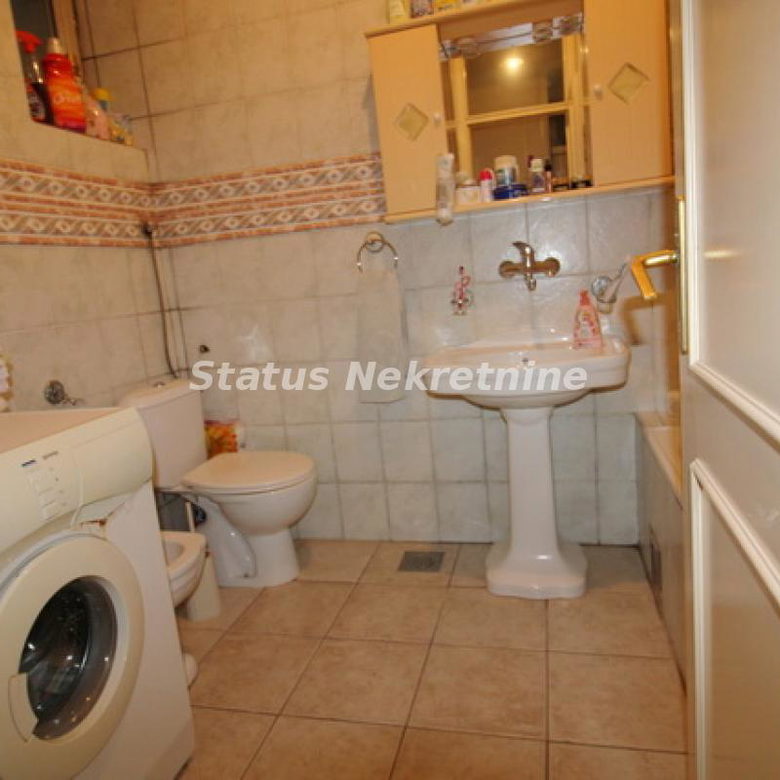 Trosoban stan na prodaju, Grbavica, Novi Sad, 91m², 247.200 €