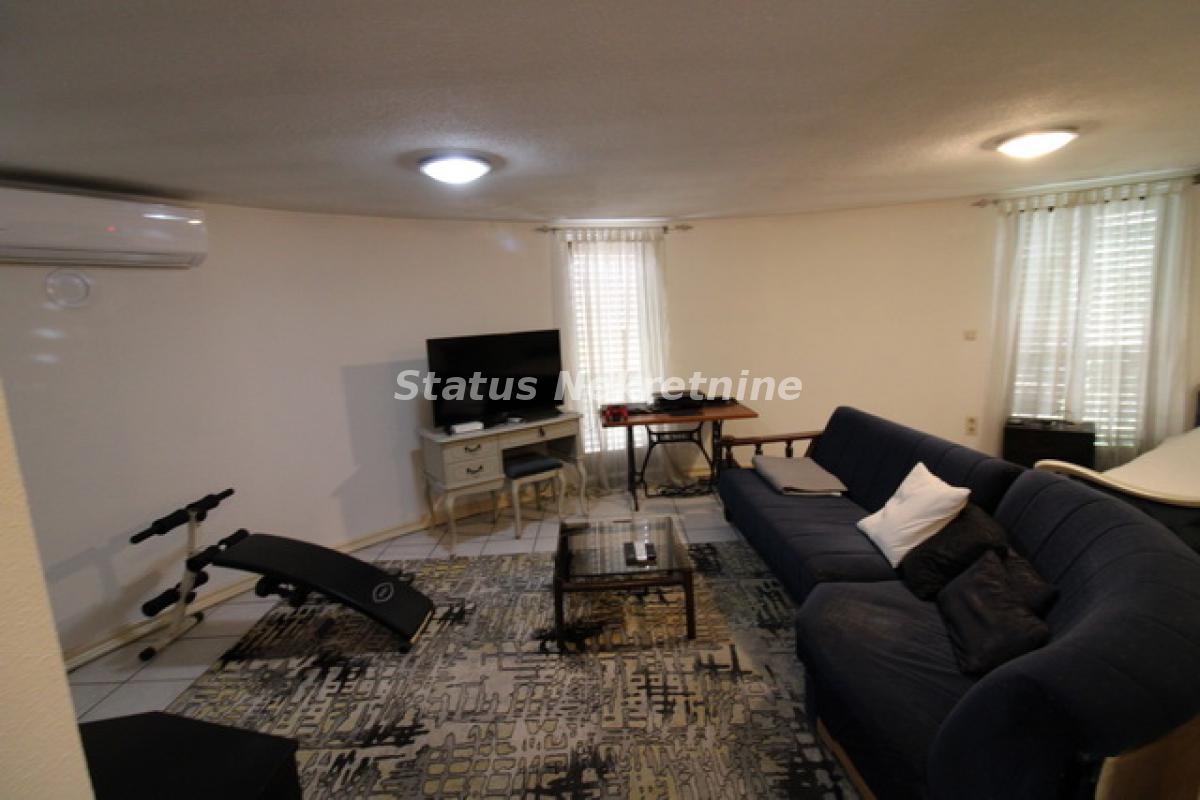 Kuća na prodaju, Sremska Mitrovica, 416m², 380.000 €