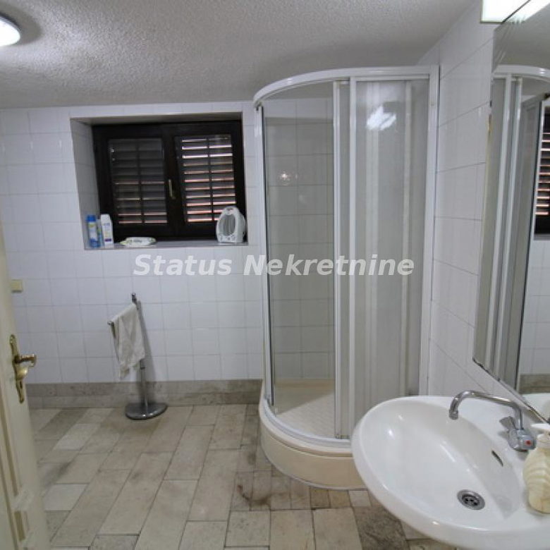 Kuća na prodaju, Sremska Mitrovica, 416m², 380.000 €