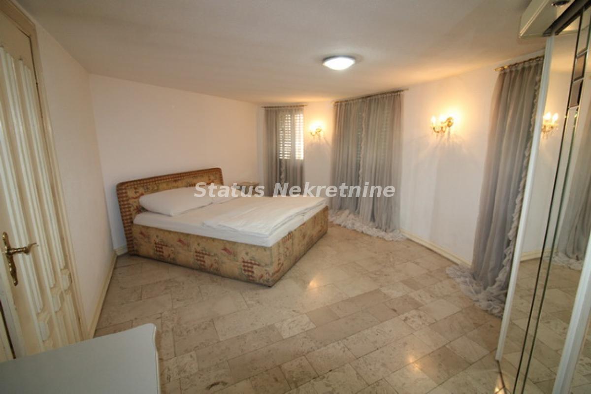 Kuća na prodaju, Sremska Mitrovica, 416m², 380.000 €
