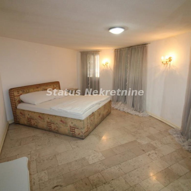 Kuća na prodaju, Sremska Mitrovica, 416m², 380.000 €