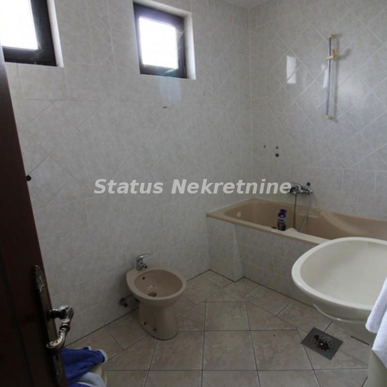 Kuća na prodaju, Temerin, 420m², 262.650 €