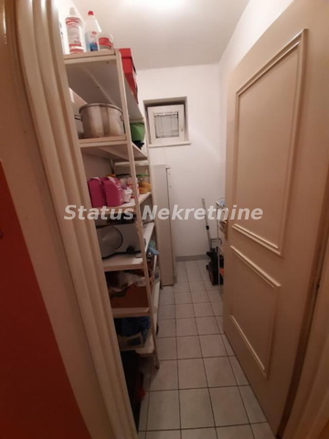 Kuća na prodaju, Petrovaradin, Novi Sad, 348m², 495.000 €