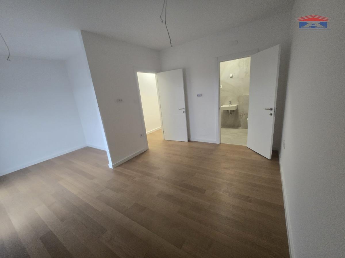 Petosoban stan na prodaju, Salajka, Novi Sad, 129m², 292.320 €