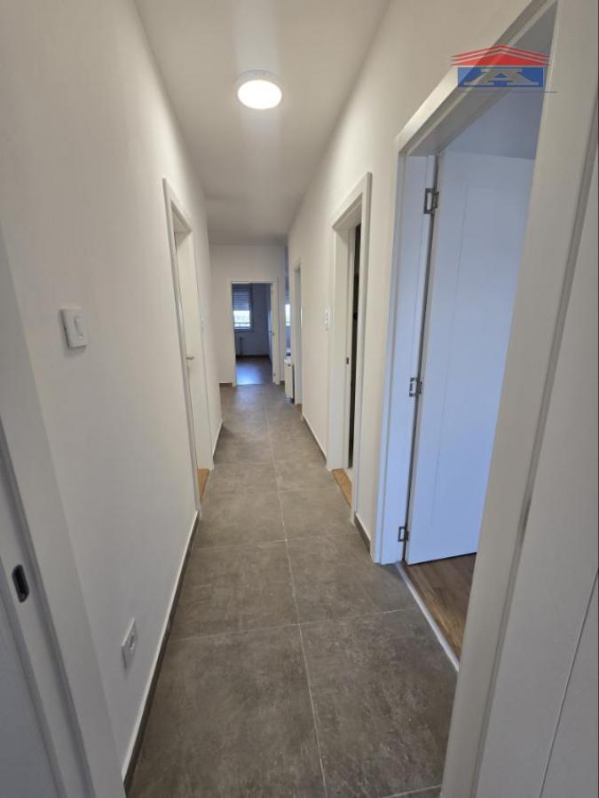 Četvorosoban stan na prodaju, Avijatičarsko Naselje, Novi Sad, 95m², 205.500 €