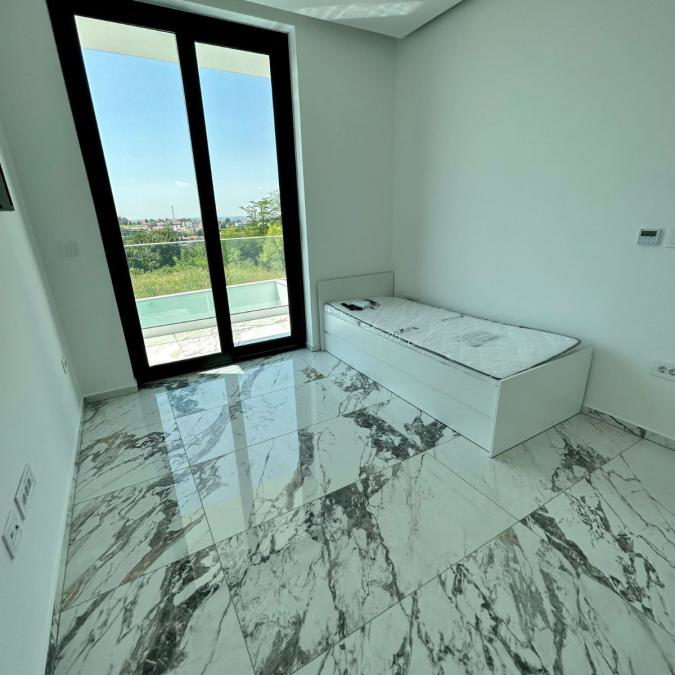 Kuća za izdavanje, Sremska Kamenica, Novi Sad, 180m², 2.100 €/mes