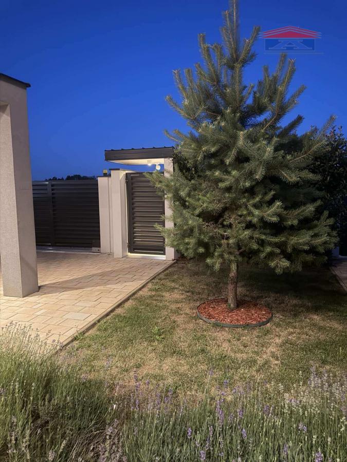 Kuća na prodaju, Petrovaradin, Novi Sad, 360m², 790.000 €