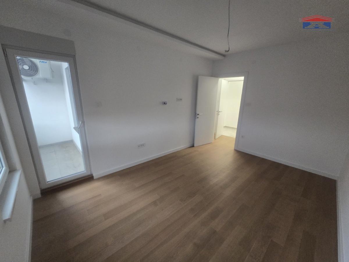 Petosoban stan na prodaju, Salajka, Novi Sad, 129m², 292.320 €