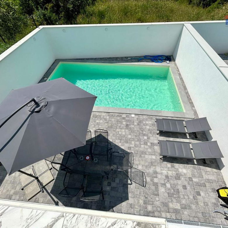 Kuća za izdavanje, Sremska Kamenica, Novi Sad, 180m², 2.100 €/mes