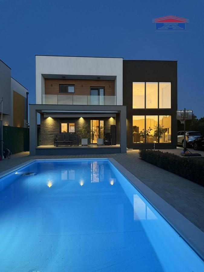Kuća na prodaju, Petrovaradin, Novi Sad, 360m², 790.000 €