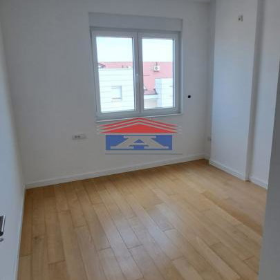 Četvorosoban stan na prodaju, Bulevar Evrope, Novi Sad, 112m², 355.350 €
