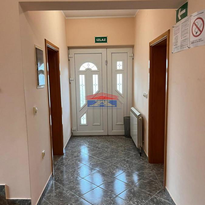 Lokal za izdavanje, Rumenka, Novi Sad, 180m², 1.300 €/mes