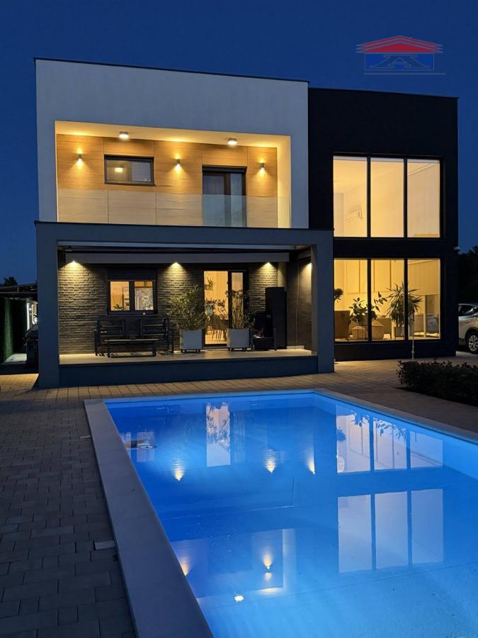 Kuća na prodaju, Petrovaradin, Novi Sad, 360m², 790.000 €
