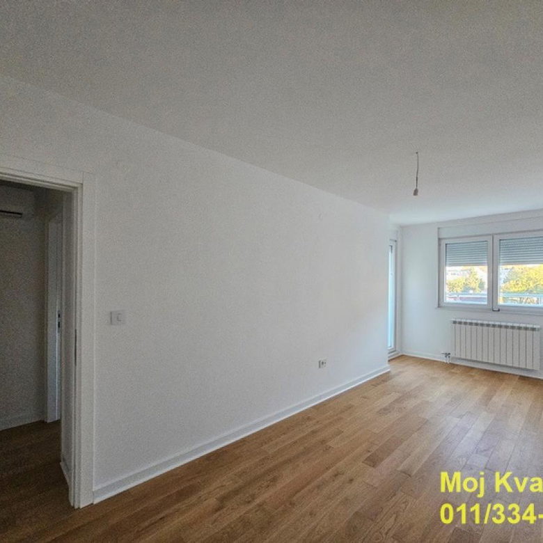 Stan Prodaja Beograd Vukov Spomenik 110 m2