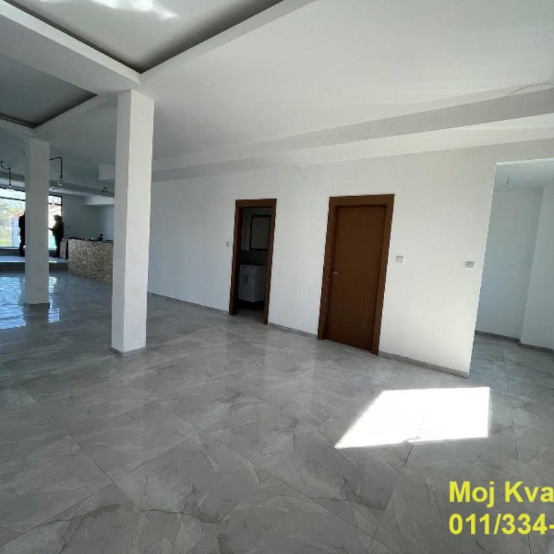 Lokal Izdavanje Beograd Labudovo Brdo 232 m2