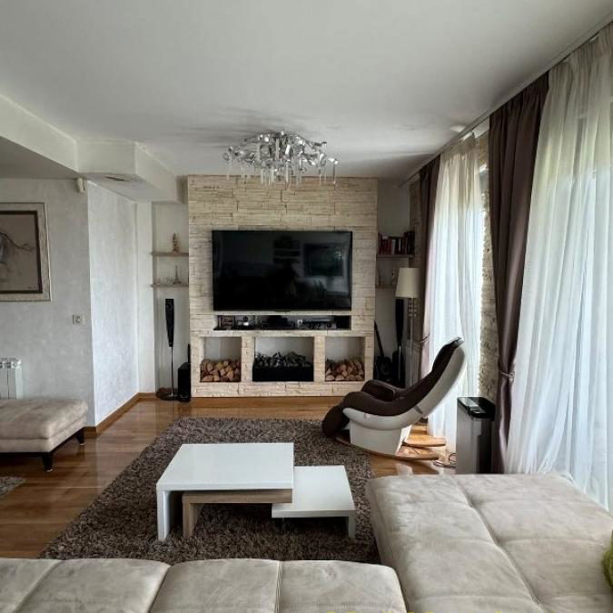 Stan Prodaja Beograd Skojevsko Naselje 270 m2
