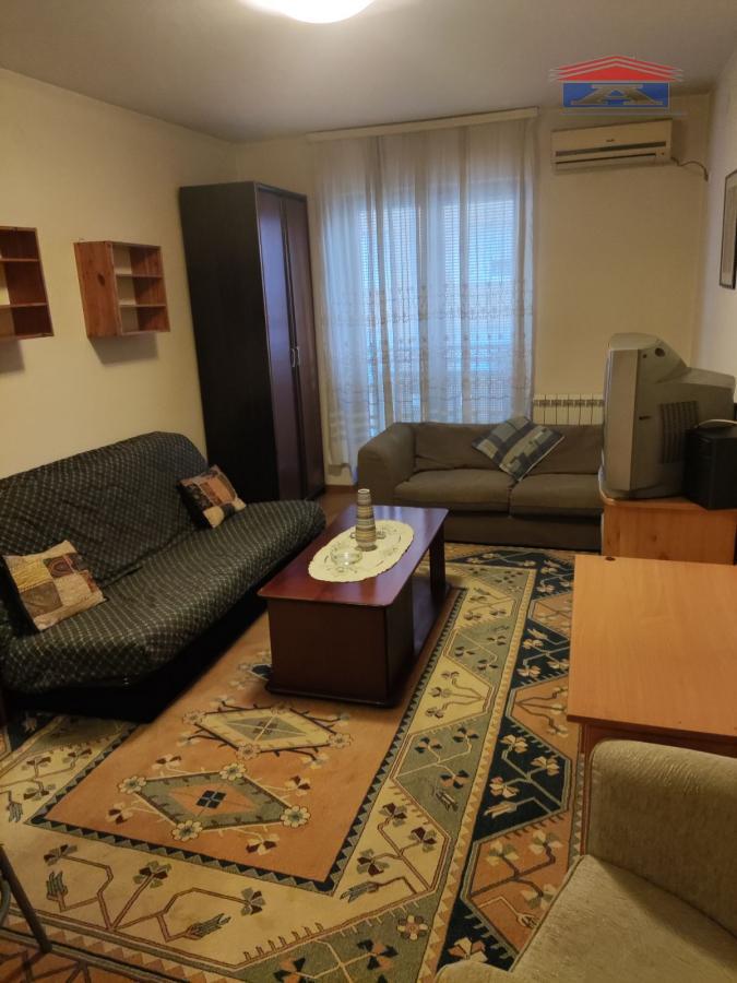 Stan Izdavanje Novi Sad  27 m2