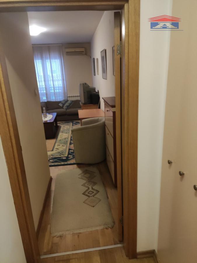 Stan Izdavanje Novi Sad  27 m2
