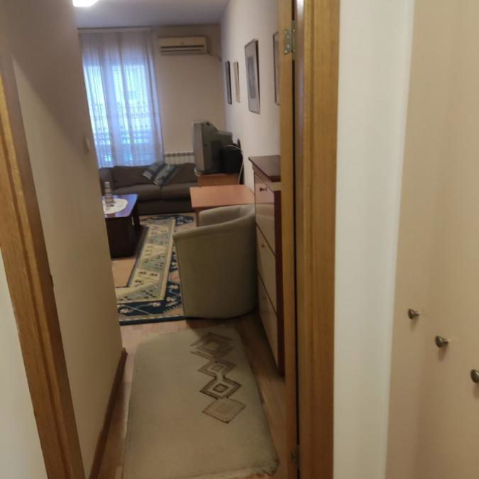 Stan Izdavanje Novi Sad  27 m2