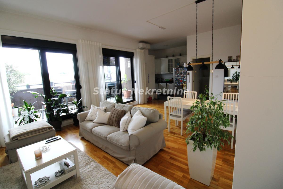 Stan Prodaja Novi Sad  155 m2