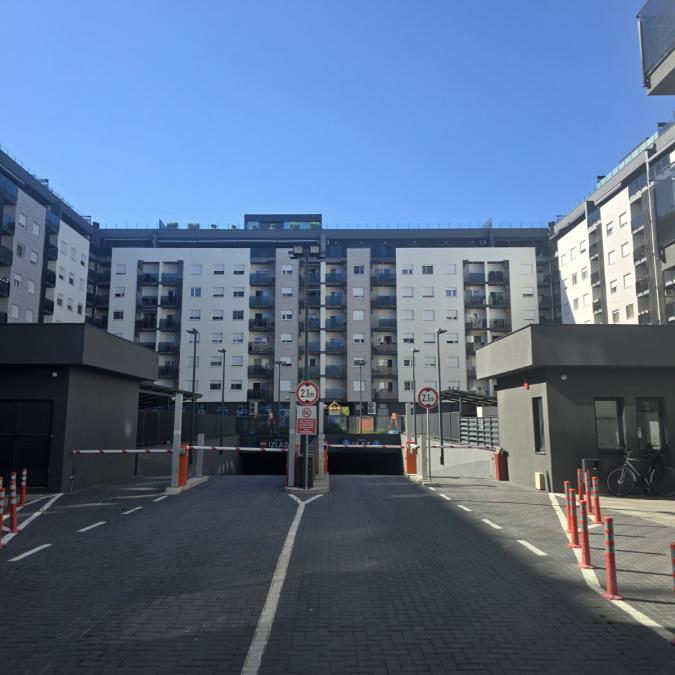 Garaža Izdavanje Novi Sad  12 m2