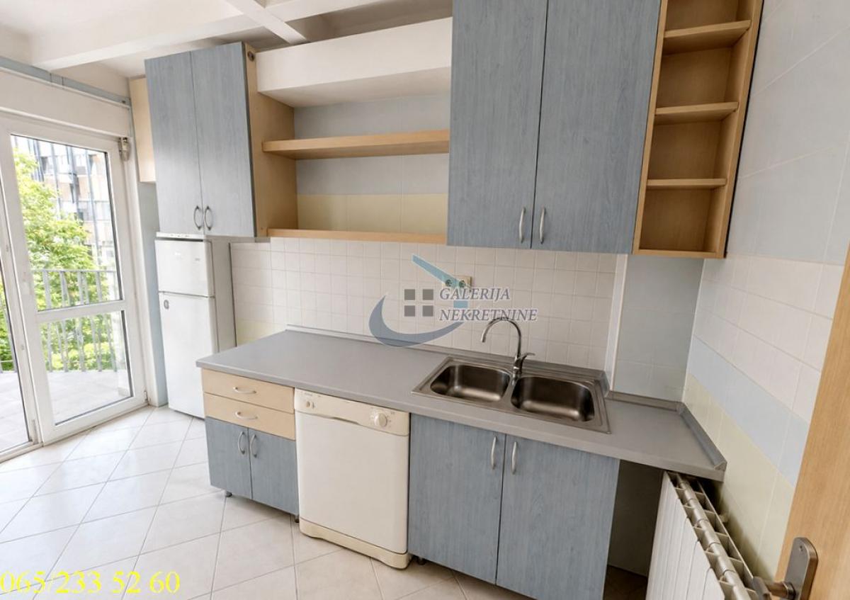 Stan Prodaja Beograd Studentski Trg 68 m2