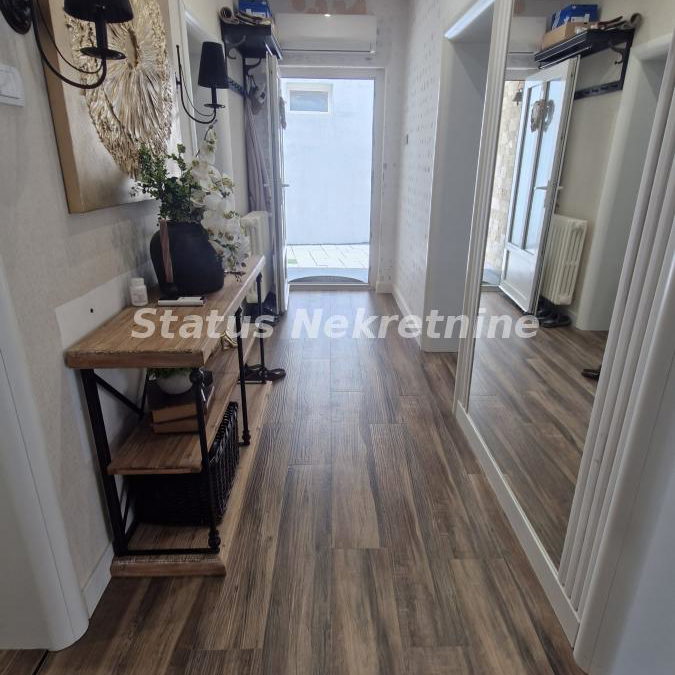 Kuća Prodaja Sremski Karlovci  285 m2