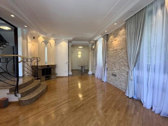 Kuća Izdavanje Beograd Fon 312 m2