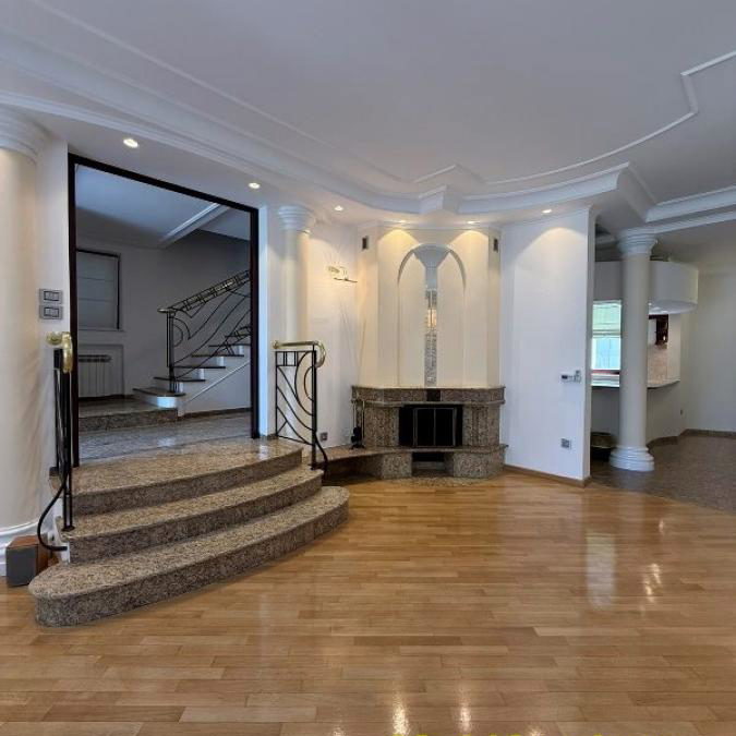 Kuća Izdavanje Beograd Fon 312 m2