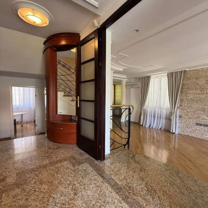Kuća Izdavanje Beograd Fon 312 m2