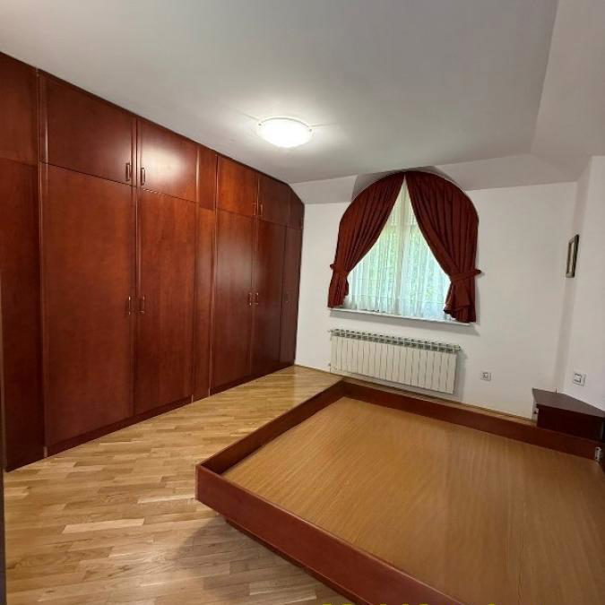 Kuća Izdavanje Beograd Fon 312 m2