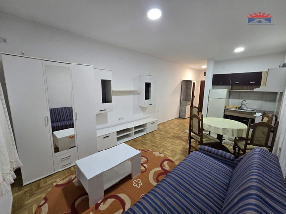 Stan Izdavanje Novi Sad  27 m2