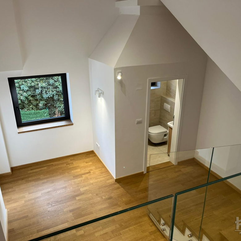 Kuća za izdavanje, Čardak, Novi Sad, 247m², 1.700 €/mes