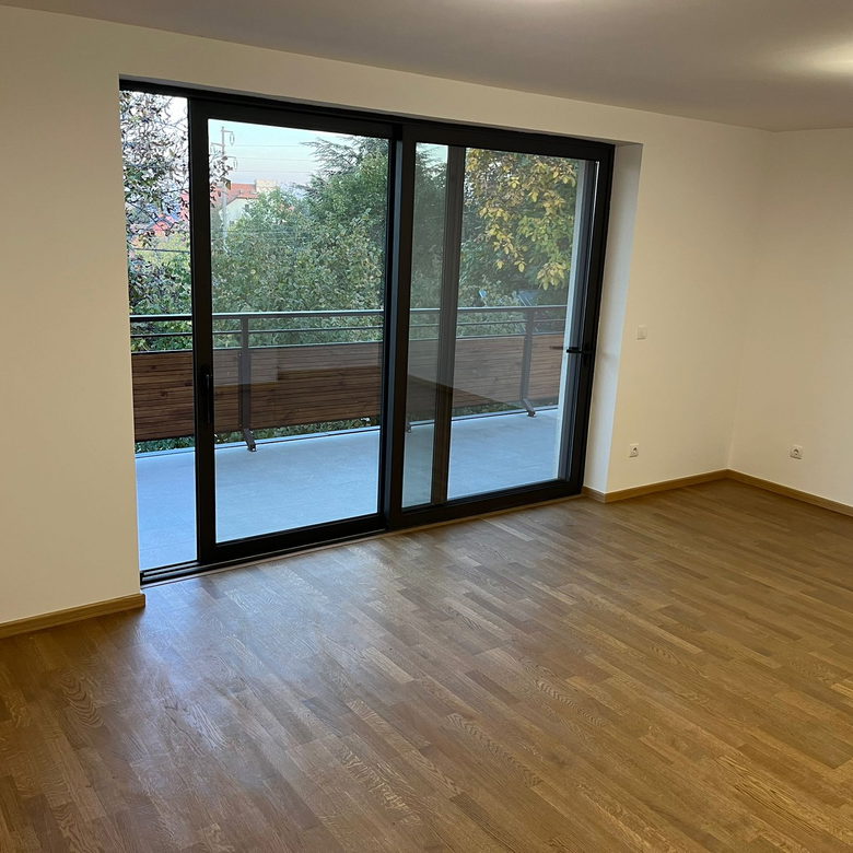 Kuća za izdavanje, Čardak, Novi Sad, 247m², 1.700 €/mes