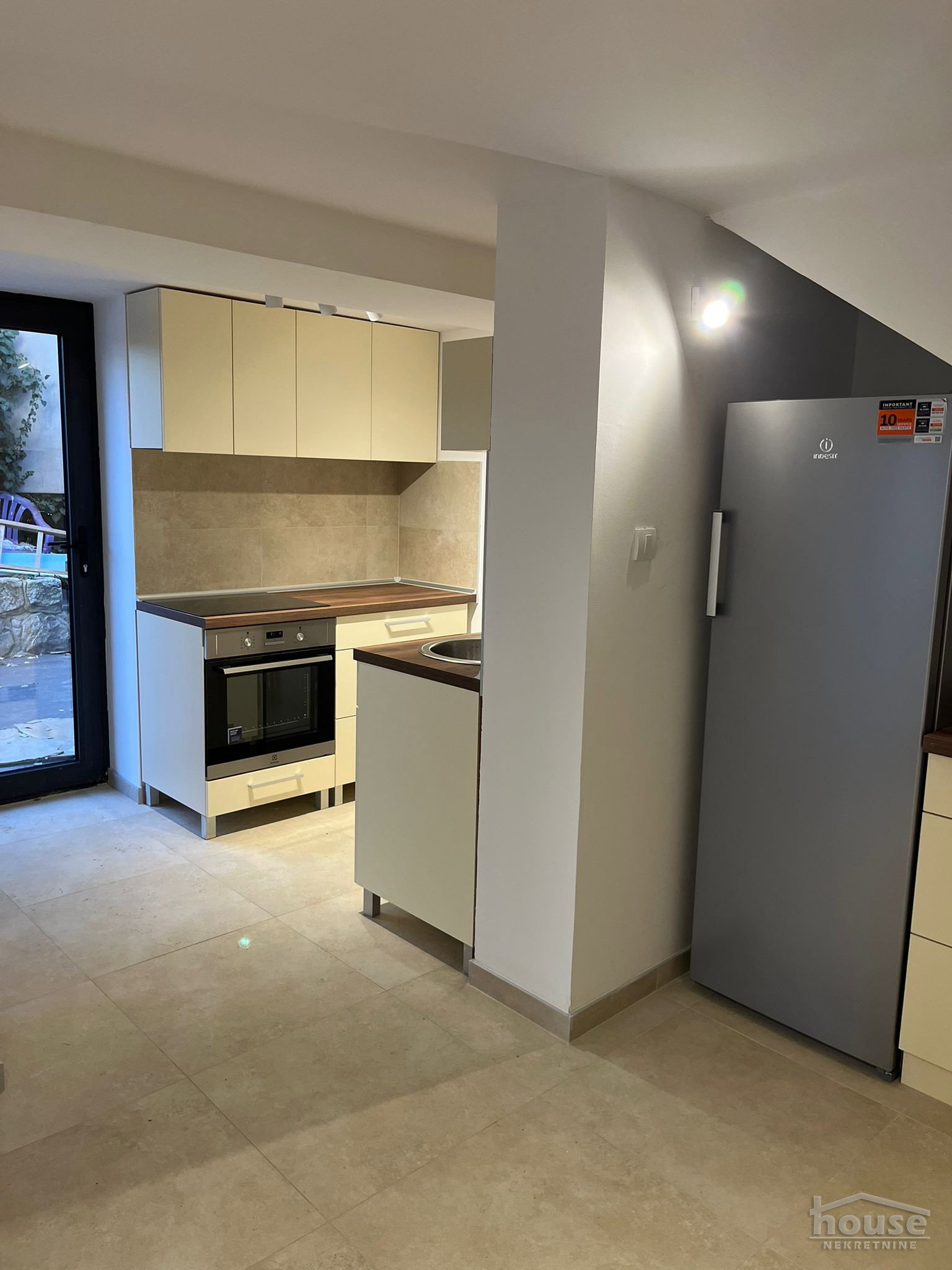 izdavanje-Cardak-9117331-kvw5x Kuća za izdavanje, Čardak, Novi Sad, 247m², 1.700 €/mes