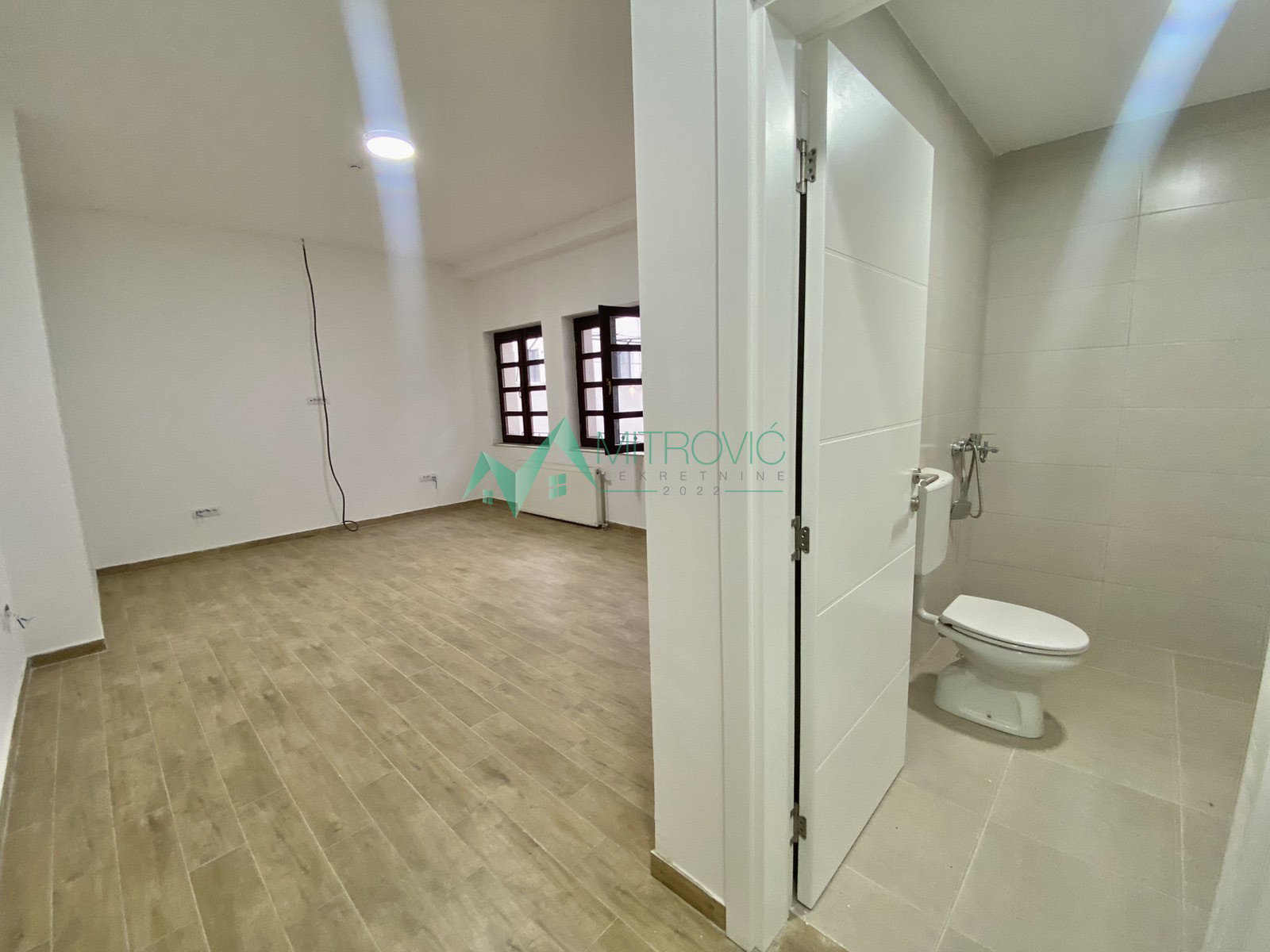 izdavanje-adamoviCevo-naselje-9100667-8zwsk Lokal na prodaju, Adamovićevo Naselje, Novi Sad, 1000m², 8.000 €