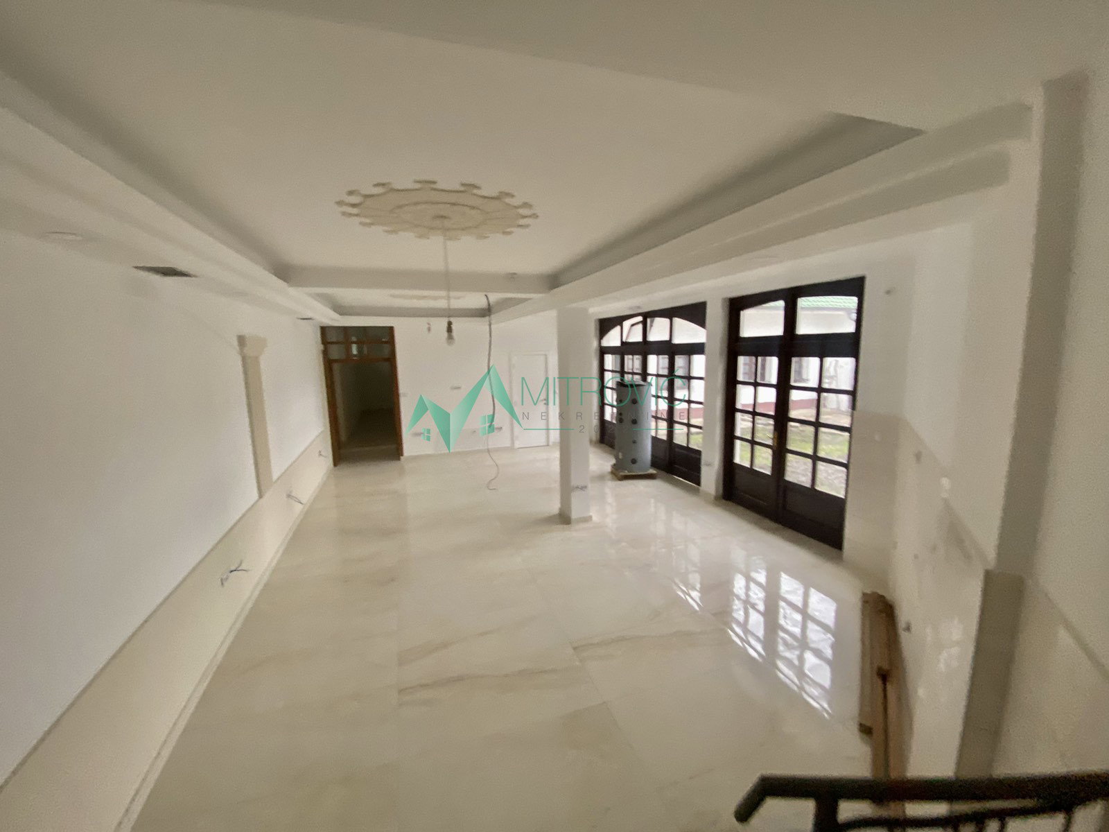 izdavanje-adamoviCevo-naselje-9100667-choig Lokal na prodaju, Adamovićevo Naselje, Novi Sad, 1000m², 8.000 €