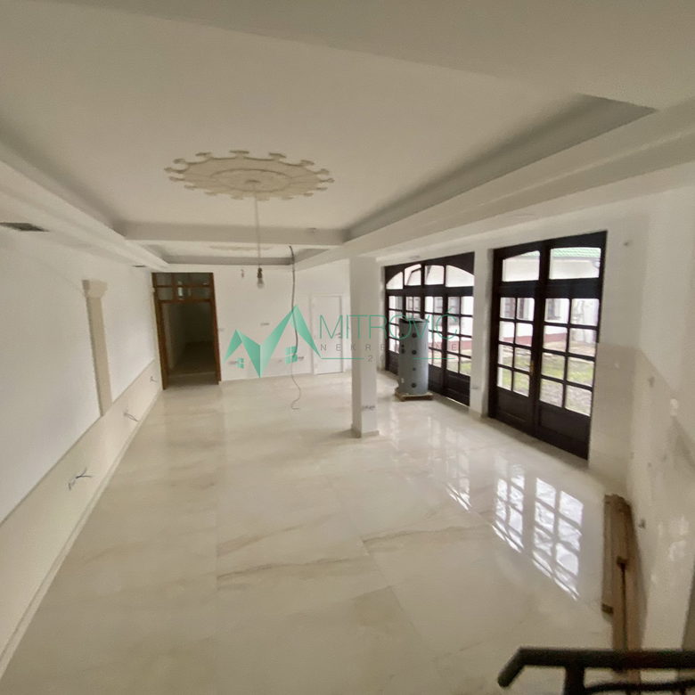 Lokal na prodaju, Adamovićevo Naselje, Novi Sad, 1000m², 8.000 €