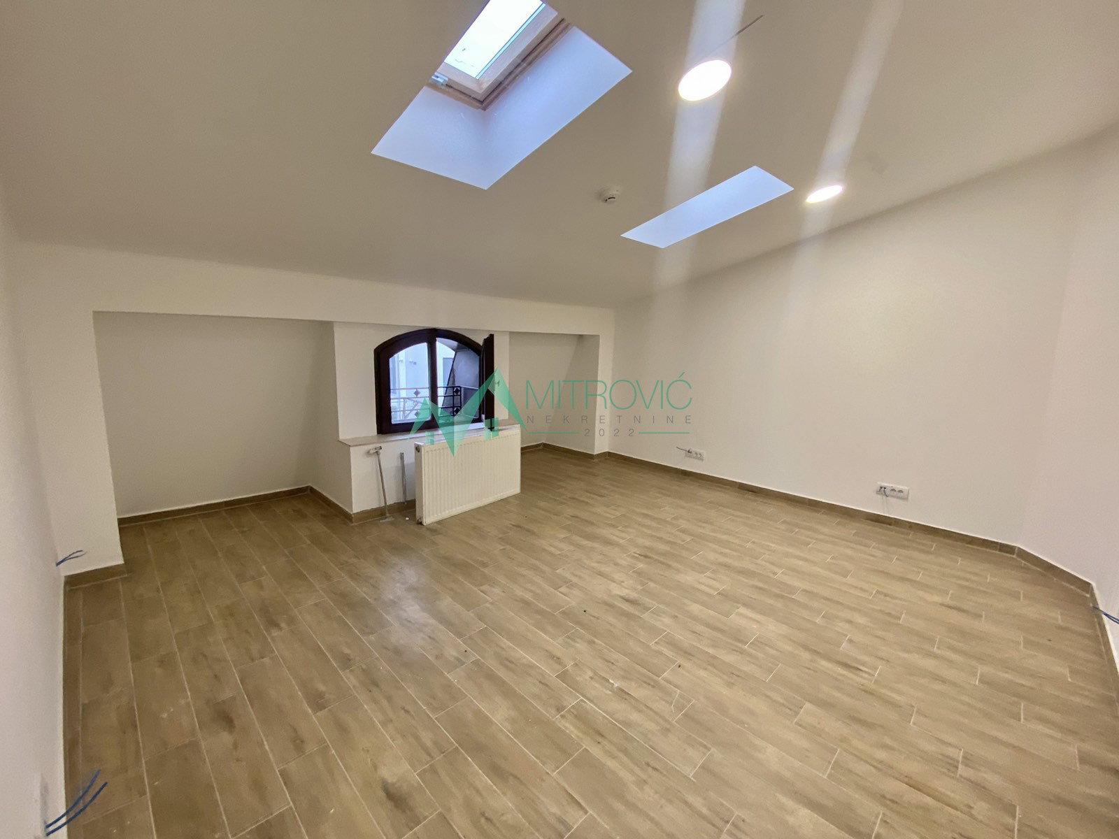 izdavanje-adamoviCevo-naselje-9100667-d6h5u Lokal na prodaju, Adamovićevo Naselje, Novi Sad, 1000m², 8.000 €