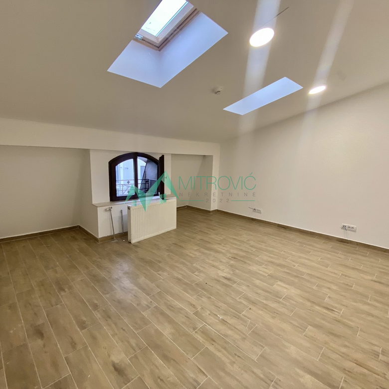 Lokal na prodaju, Adamovićevo Naselje, Novi Sad, 1000m², 8.000 €
