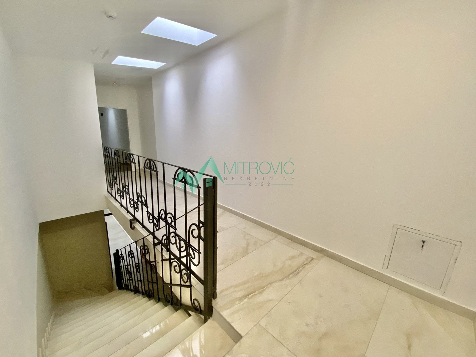 izdavanje-adamoviCevo-naselje-9100667-dvccz Lokal na prodaju, Adamovićevo Naselje, Novi Sad, 1000m², 8.000 €