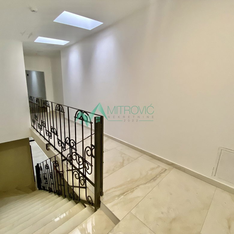 Lokal na prodaju, Adamovićevo Naselje, Novi Sad, 1000m², 8.000 €