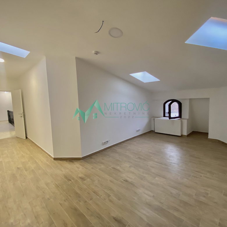 Lokal na prodaju, Adamovićevo Naselje, Novi Sad, 1000m², 8.000 €