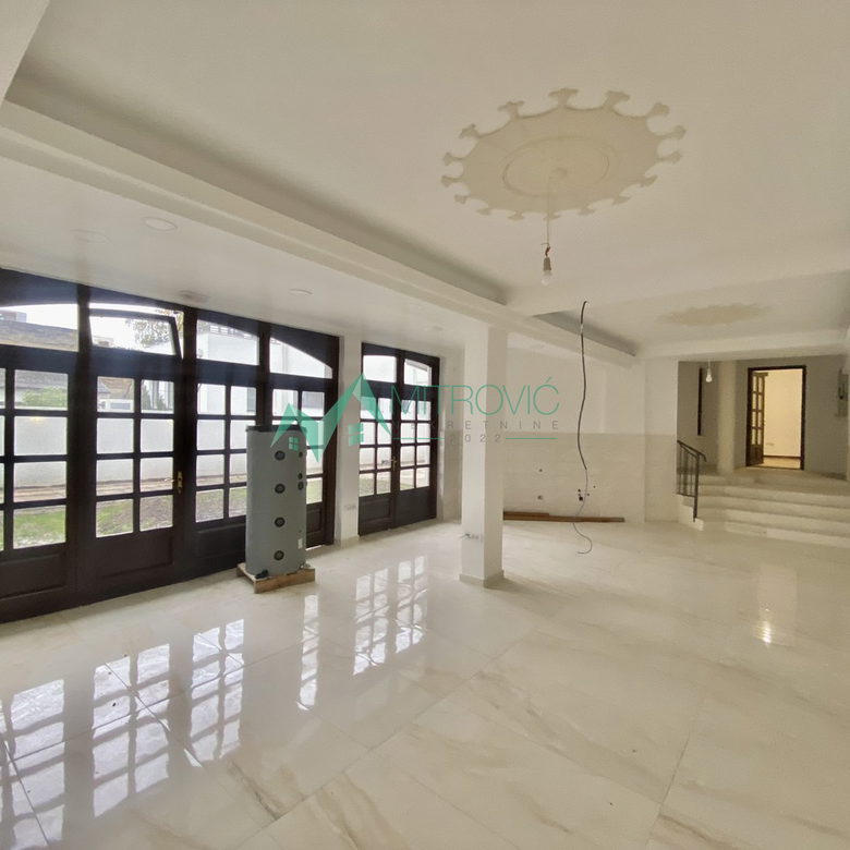 Lokal na prodaju, Adamovićevo Naselje, Novi Sad, 1000m², 8.000 €